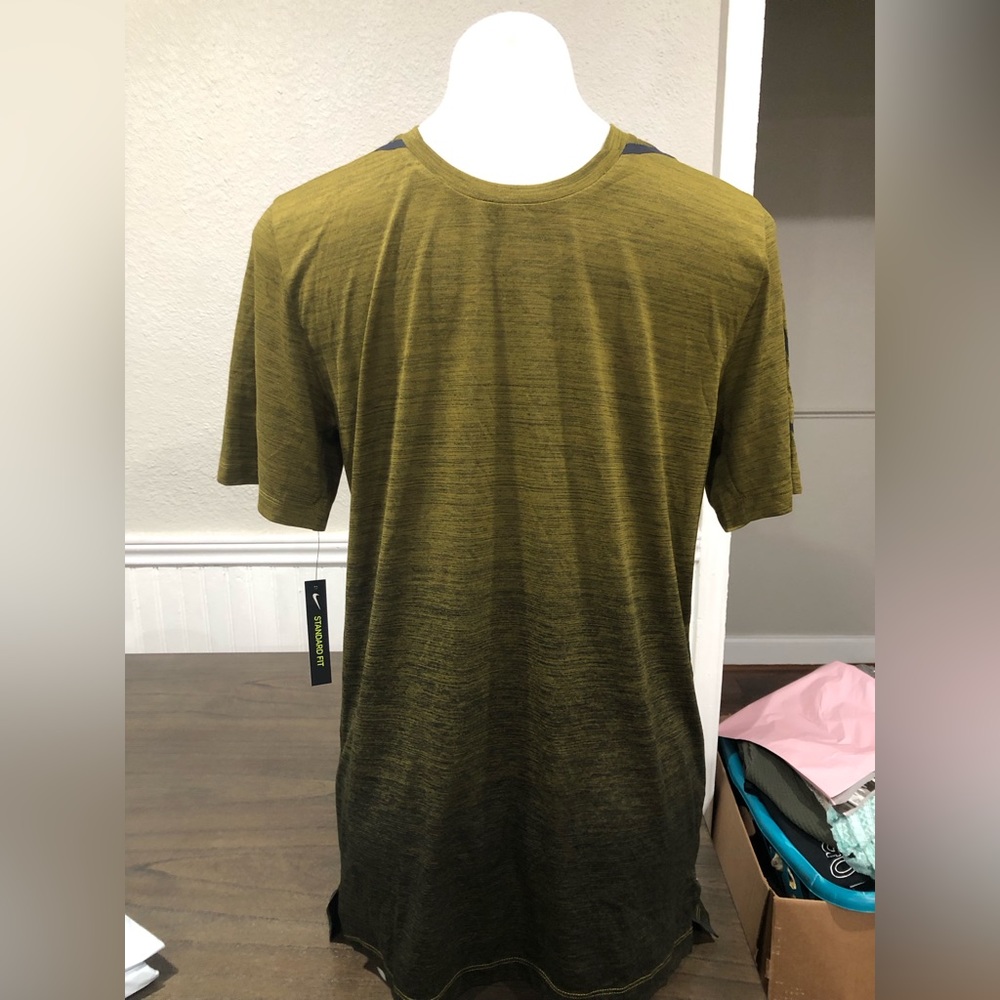 Med Nike Men Shirt Dri Fit Brand New with Tags